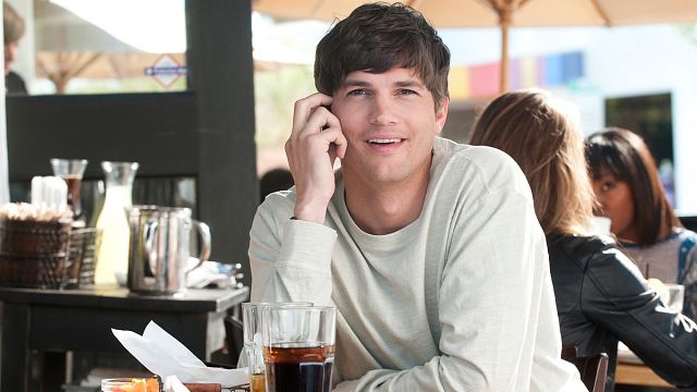 "Tengo suerte de seguir vivo". Ashton Kutcher revela que una enfermedad le dejó sin ver, escuchar y caminar noticias imagen