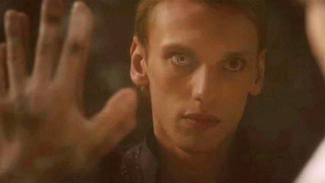 Jamie Campbell Bower hizo el 'casting' para ser Harry Potter contando un chiste guarro: "Se hizo el silencio"