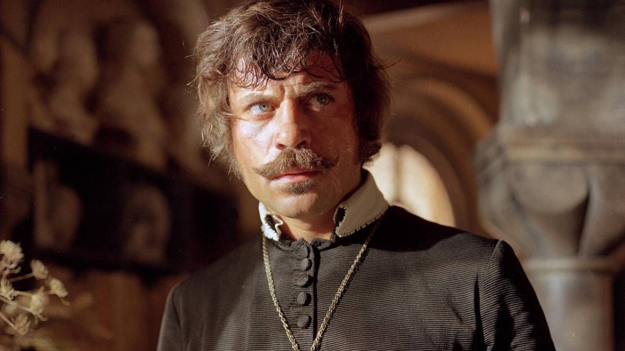 Oliver Reed como Urbain Grandier en 'Los demonios'