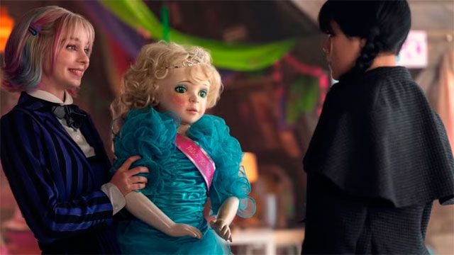 Emma Myers y Jenna Ortega en la temporada 2 'Miércoles'