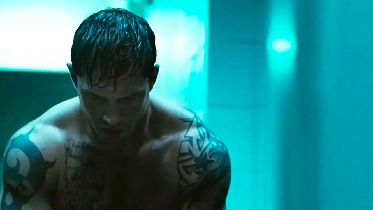 8 horas de entrenamiento al día, 13 kilos de músculo extra: Tom Hardy lo dio todo en esta película prácticamente olvidada