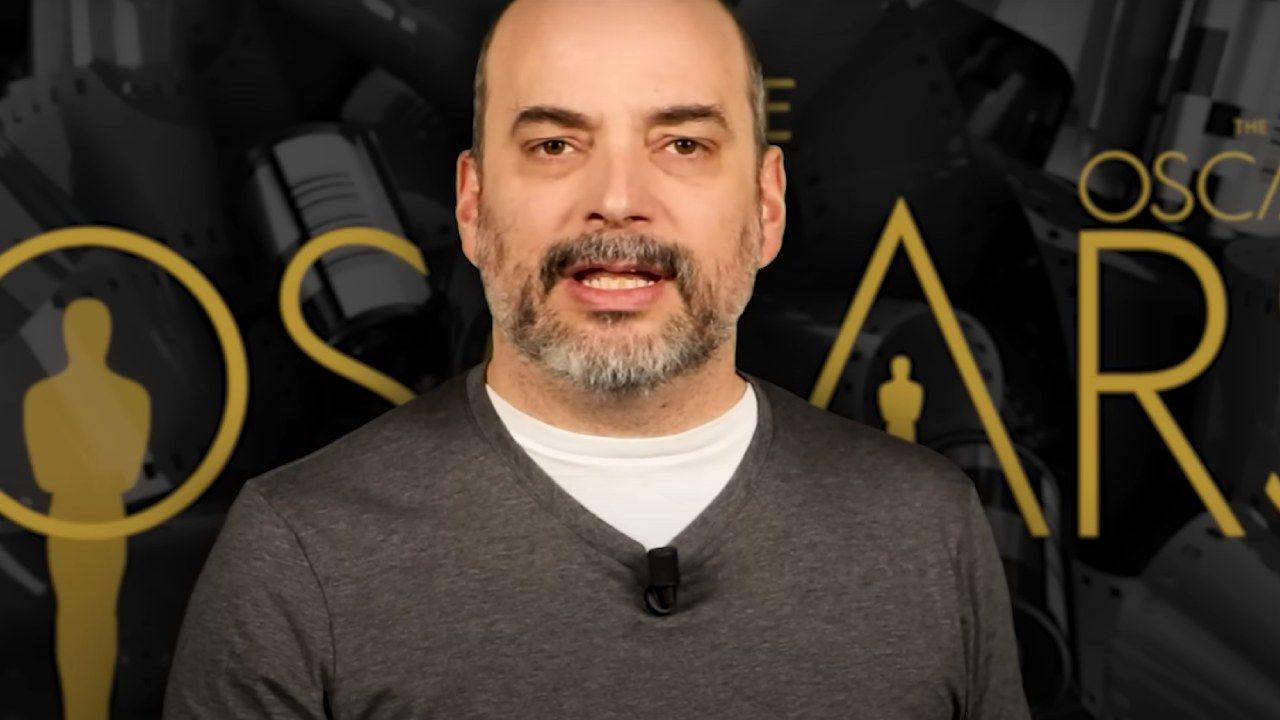 Alejandro G. Calvo en uno de los vídeos del canal de YouTube de SensaCine