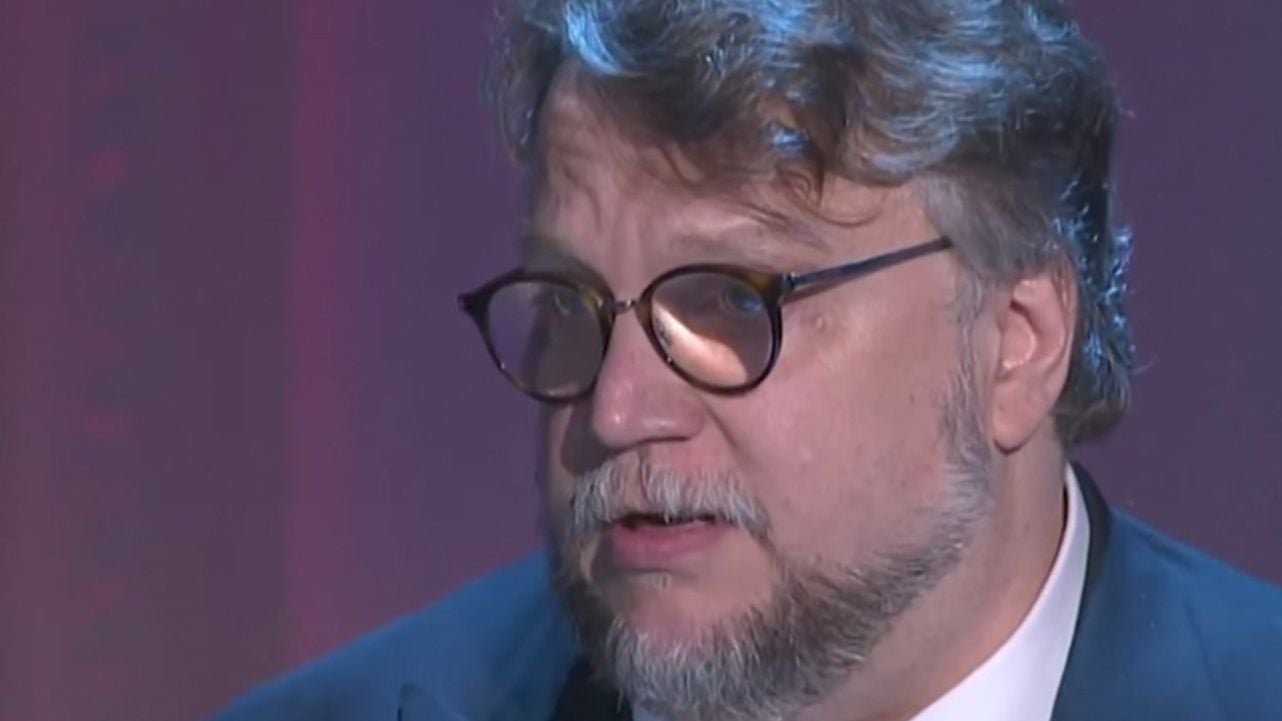 Guillermo del Toro acaba llorando mientras habla del futuro: "Nunca pensé que todo lo que se había ganado se iba a volver a perder"
