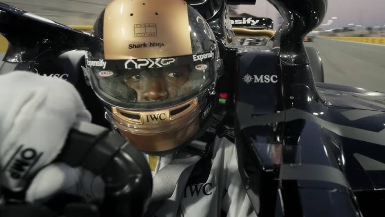 Damson Idris como Joshua Pearce durante una de las carreras de 'F1'