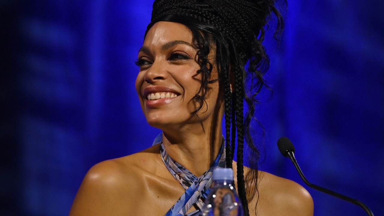 Rosario Dawson presentando 'Ahsoka' en la Star Wars Celebration 2023