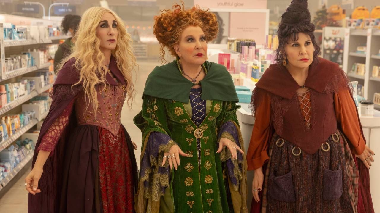 Sarah Jessica Parker, Bette Midler y Kathy Najimy en 'El retorno de las brujas 2'