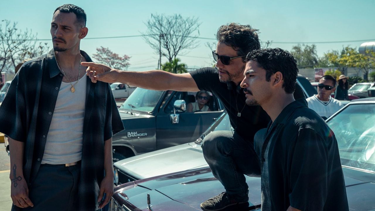 Wagner Moura como director, detrás de las cámaras, de 'Narcos: México'. 