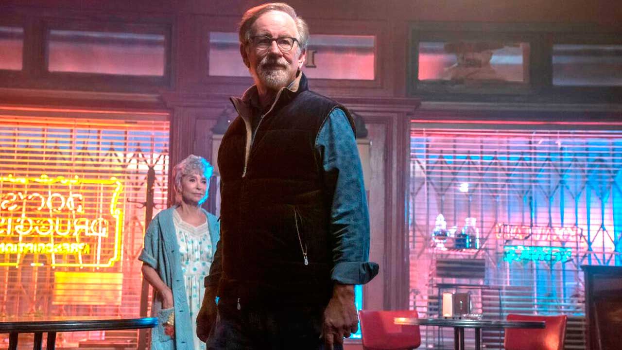 Tras más de medio siglo de carrera, Steven Spielberg revolucionó su método de trabajo en su primer musical: "Coordiné mi iPhone con los movimientos"