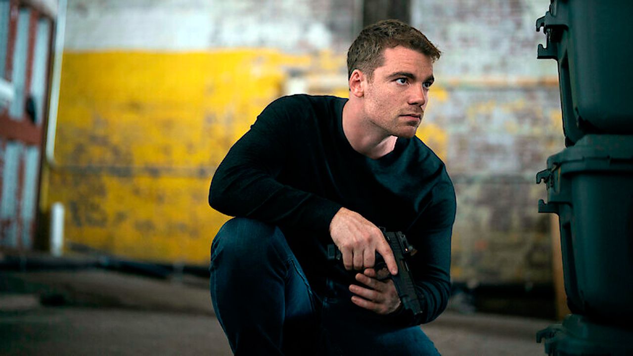 Antes de la temporada 3 de ‘El agente nocturno’ hubo rumores de un ‘spin-off’ y ahora han contado la verdad: «No se materializó»