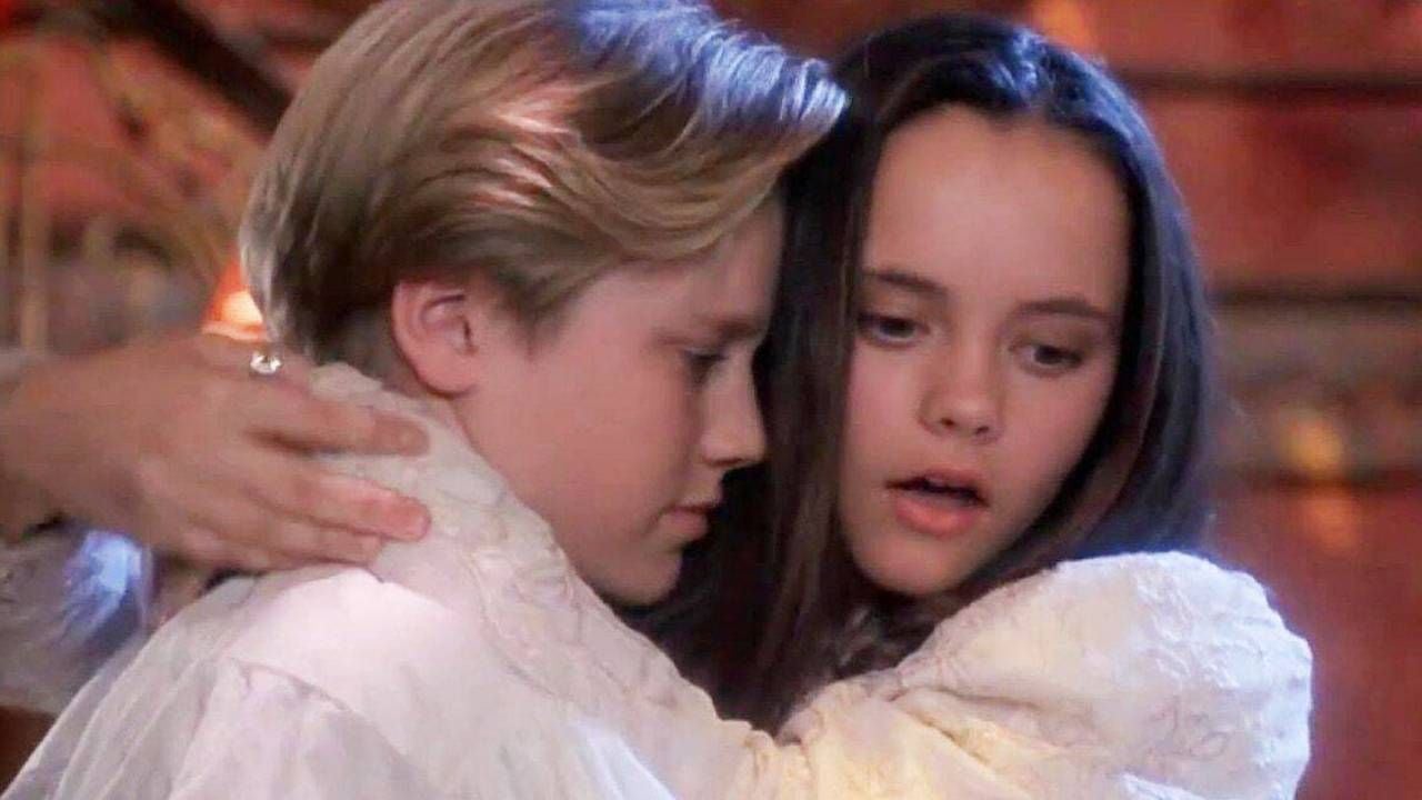 Devon Sawa y Cristina Ricci en 'Casper'