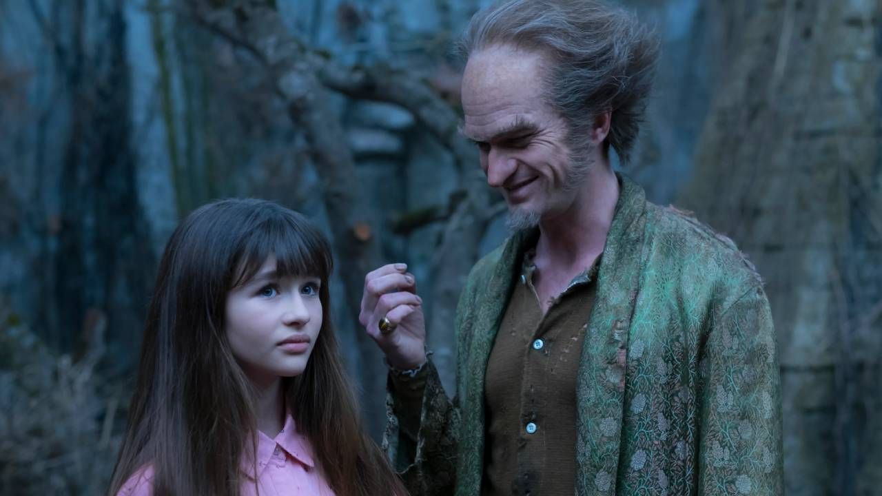 Malina Weissman como Violet y Neil Patrick Harris como el conde Olaf en la serie 'Una serie de catasróficas desdichas'