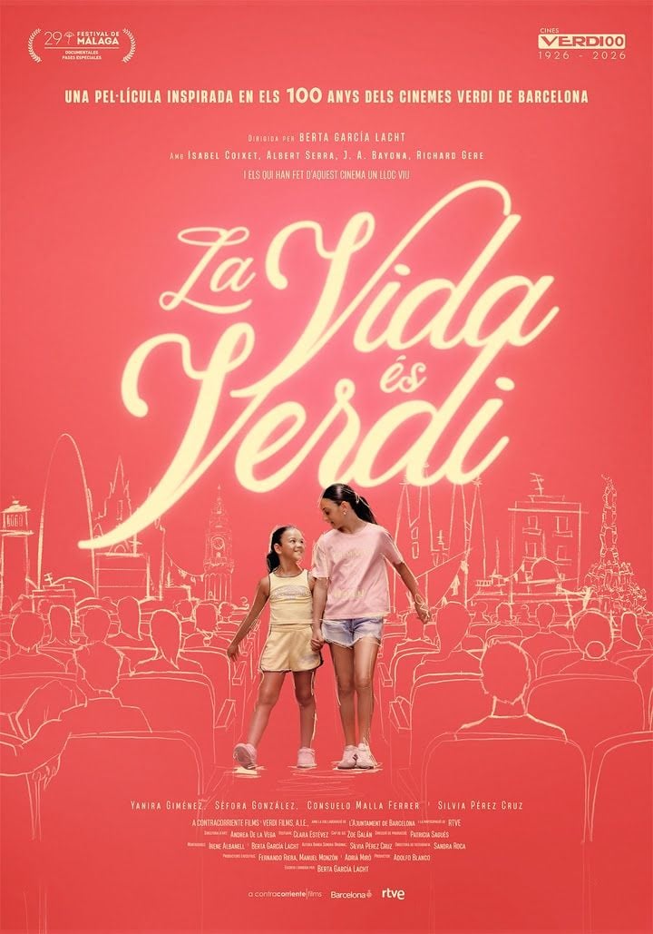 Cartel de la película documental 'La vida és Verdi' con imágenes de salas de cine y personas disfrutando de una película en pantalla