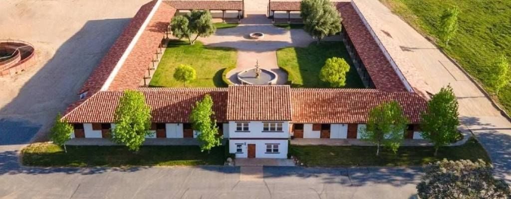2.270 hectáreas por 44 millones de dólares: A la venta el rancho en el que se rodó 'Babylon' y 'La guerra de los mundos'