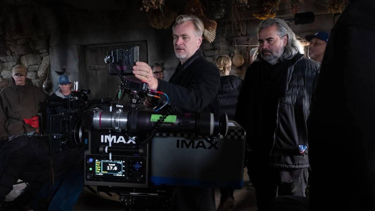 Christopher Nolan junto al director de fotografía Hoyte van Hoytema en 'La Odisea'