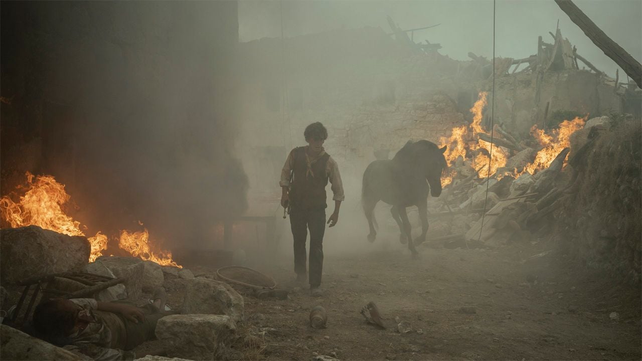 'La bola negra': fecha de estreno, protagonistas, trama y todo lo que sabemos de la película que puede llevar a los Oscar a Javier Calvo y Javier Ambrossi