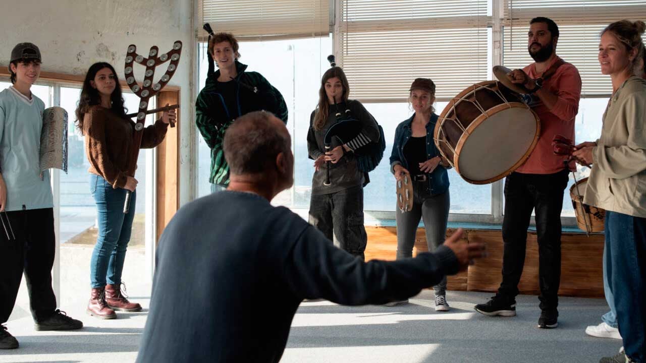 "Un grupo de gente que se une para compartir una experiencia": 'Rondallas', una película 100% gallega para reivindicar el cine en el cine