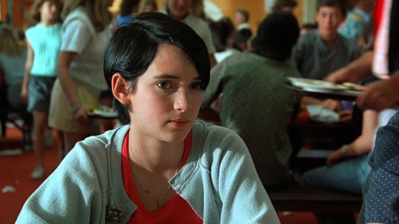 Debutó hace 39 años en una película deportiva que fracasó en taquilla, pero ahora es una mega-estrella gracias a ‘Stranger Things’. ¿La reconoces?