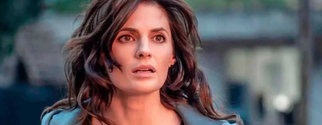 Diez años después de ser despedida de Castle, Stana Katic regresa con un personaje muy parecido a Beckett