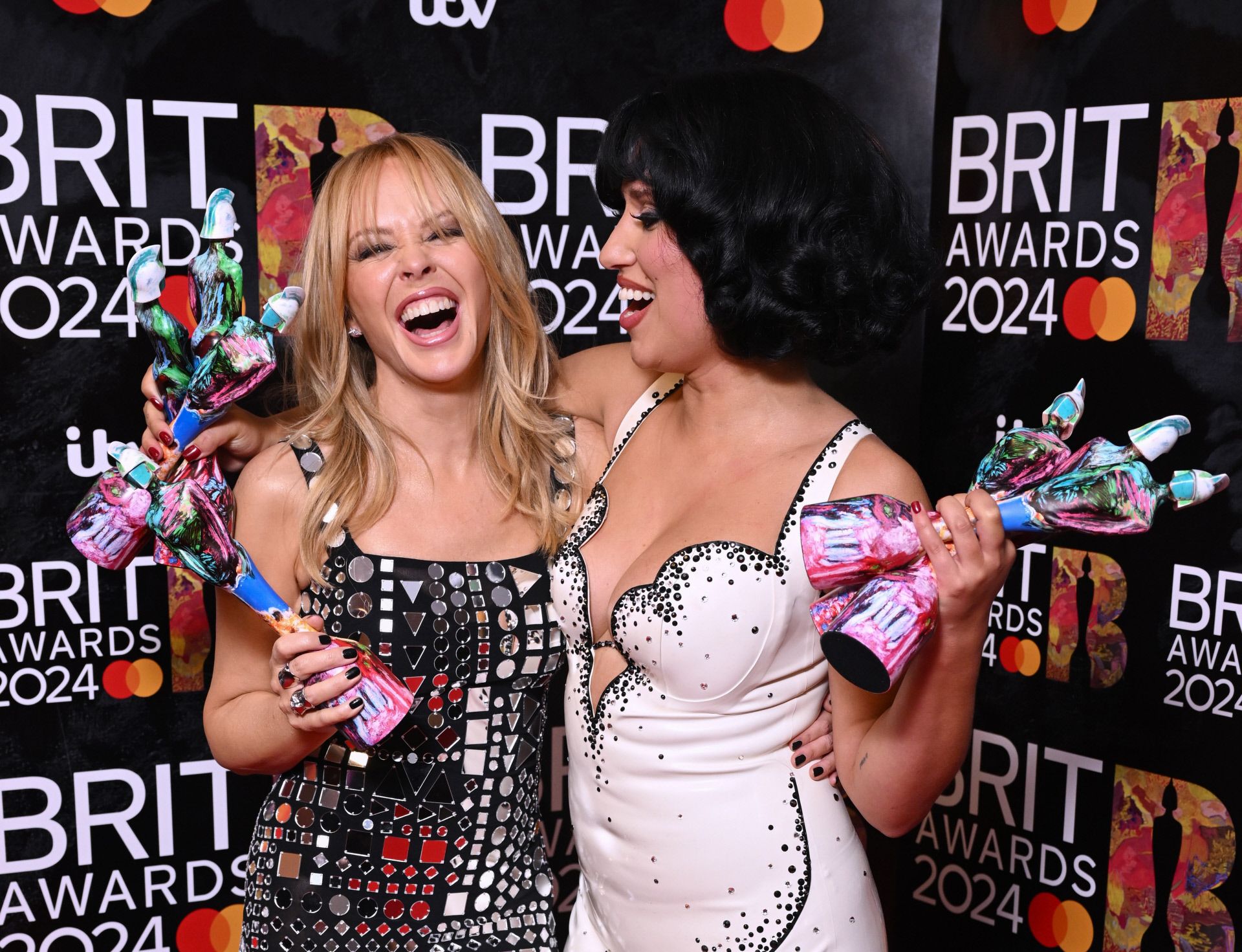 Kylie Minogue junto a Faye tras recoger a principios de mes su Premio Brit como Icono Global.