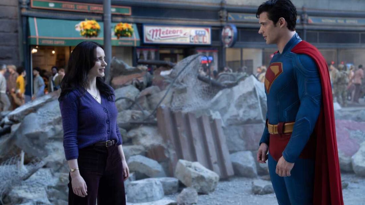Rachel Brosnahan como Lois Lane y David Corenswet como Clark Kent en 'Superman'