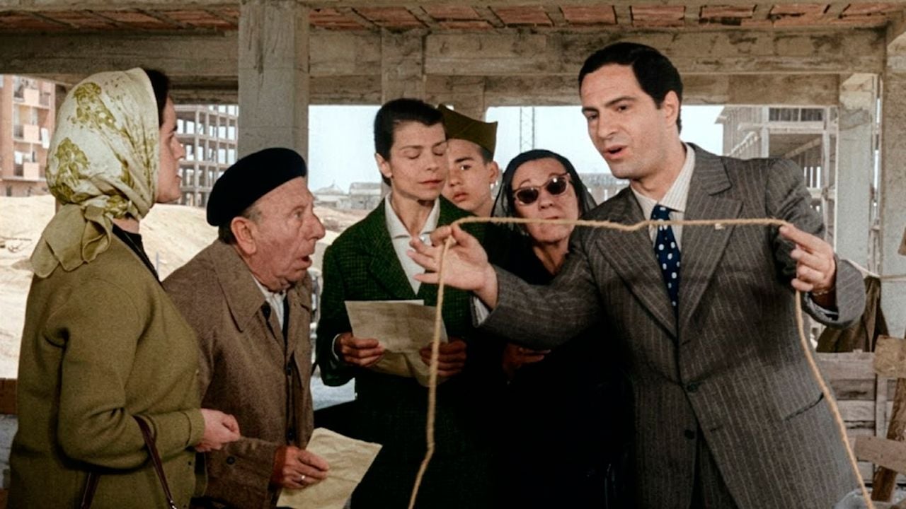 Es, sencillamente, una de las mejores películas españolas de la historia: una obra cumbre de nuestro cine que traspasa fronteras