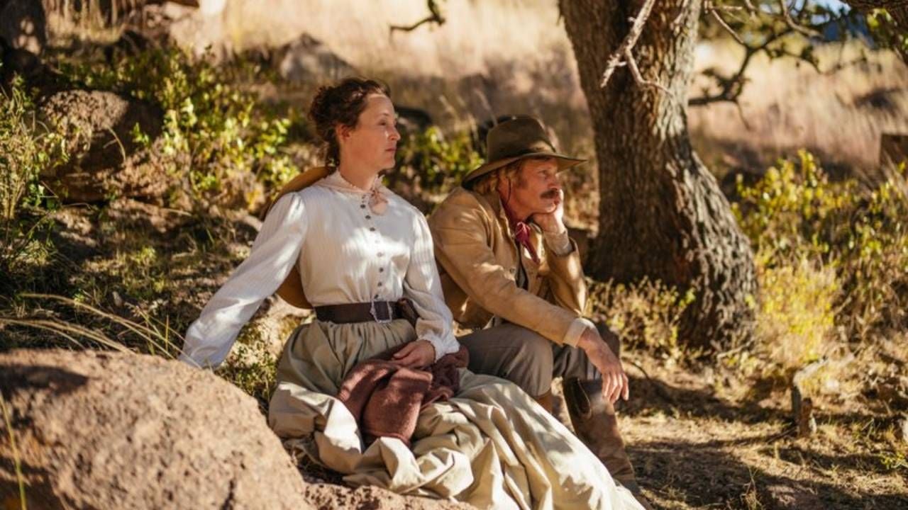 Vicky Krieps y Viggo Mortensen en 'Hasta el fin del mundo'