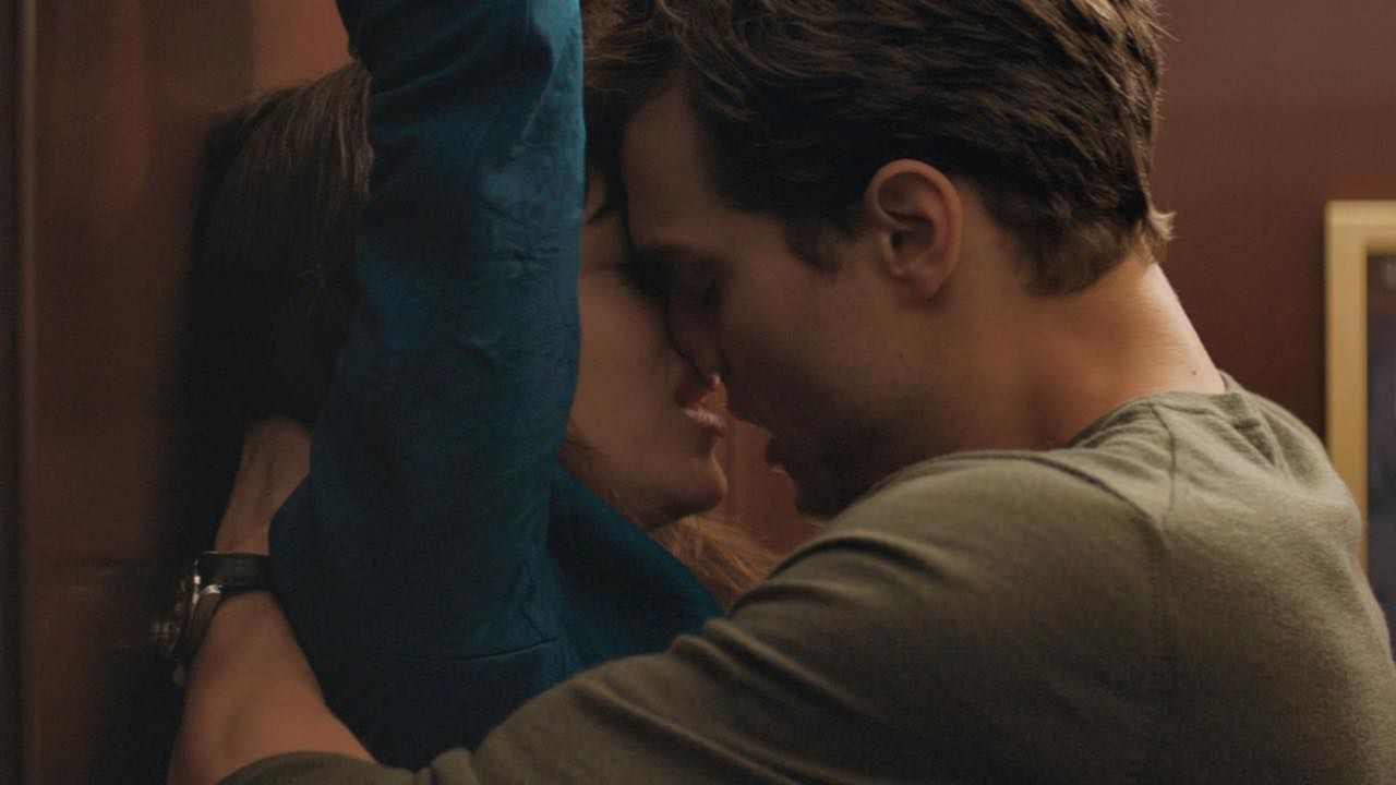 Dakota Johnson y Jamie Dornan como Anastasia Steel y Christian Grey en '50 sombras de Grey'