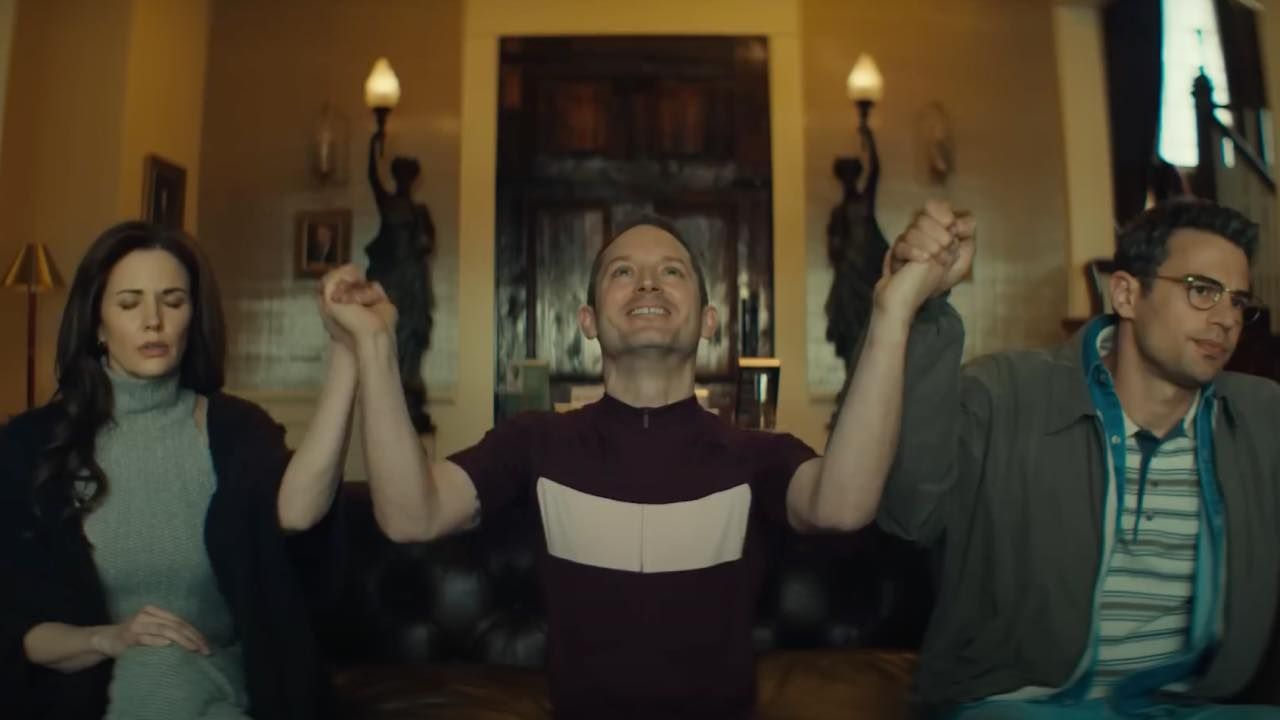 Sarah Levy, Elijah Wood y Theo James en 'The Monkey'