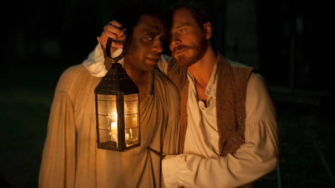 Chiwetel Ejiofor y Michael Fassbender en '12 años de esclavitud'