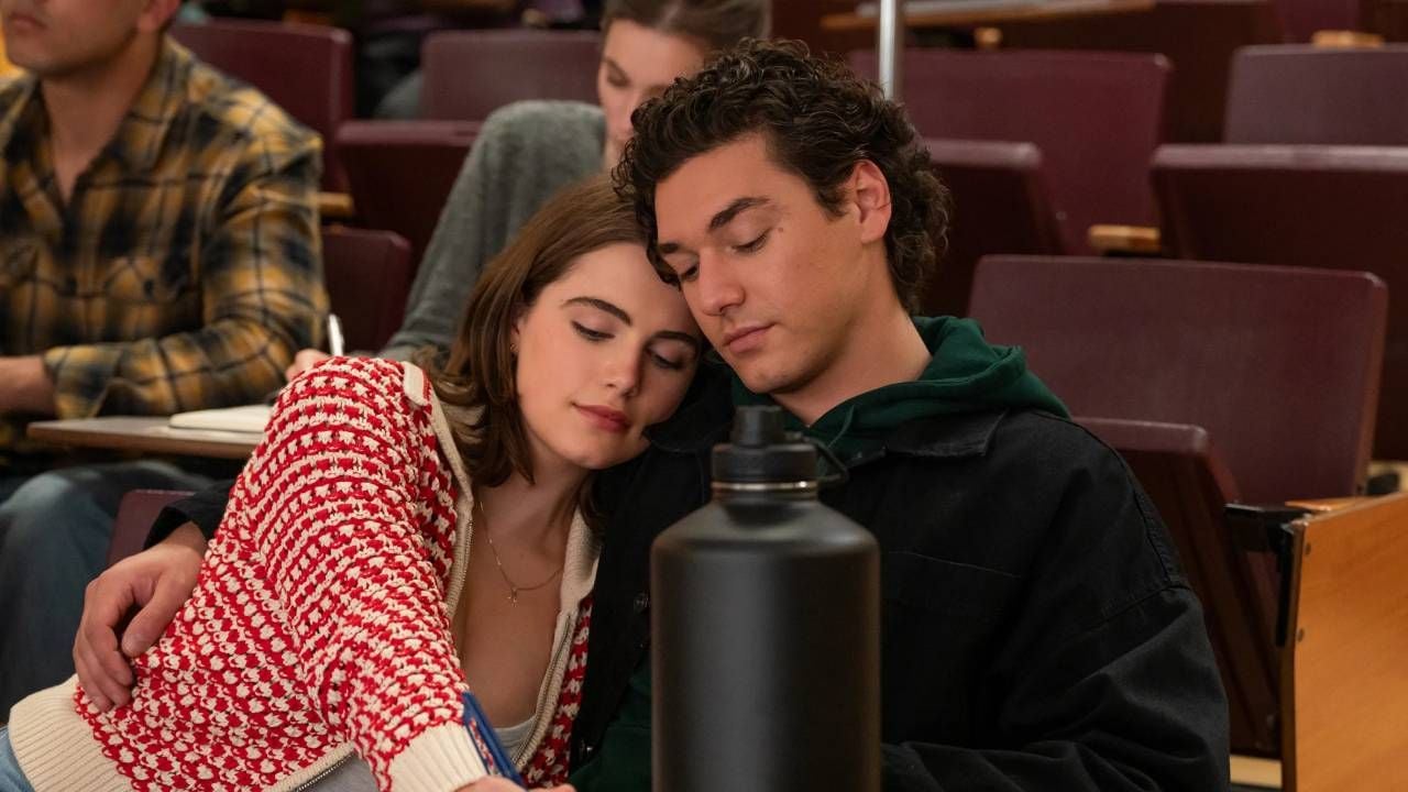 Ella Bright y Belmont Cameli como Hannah y Garrett