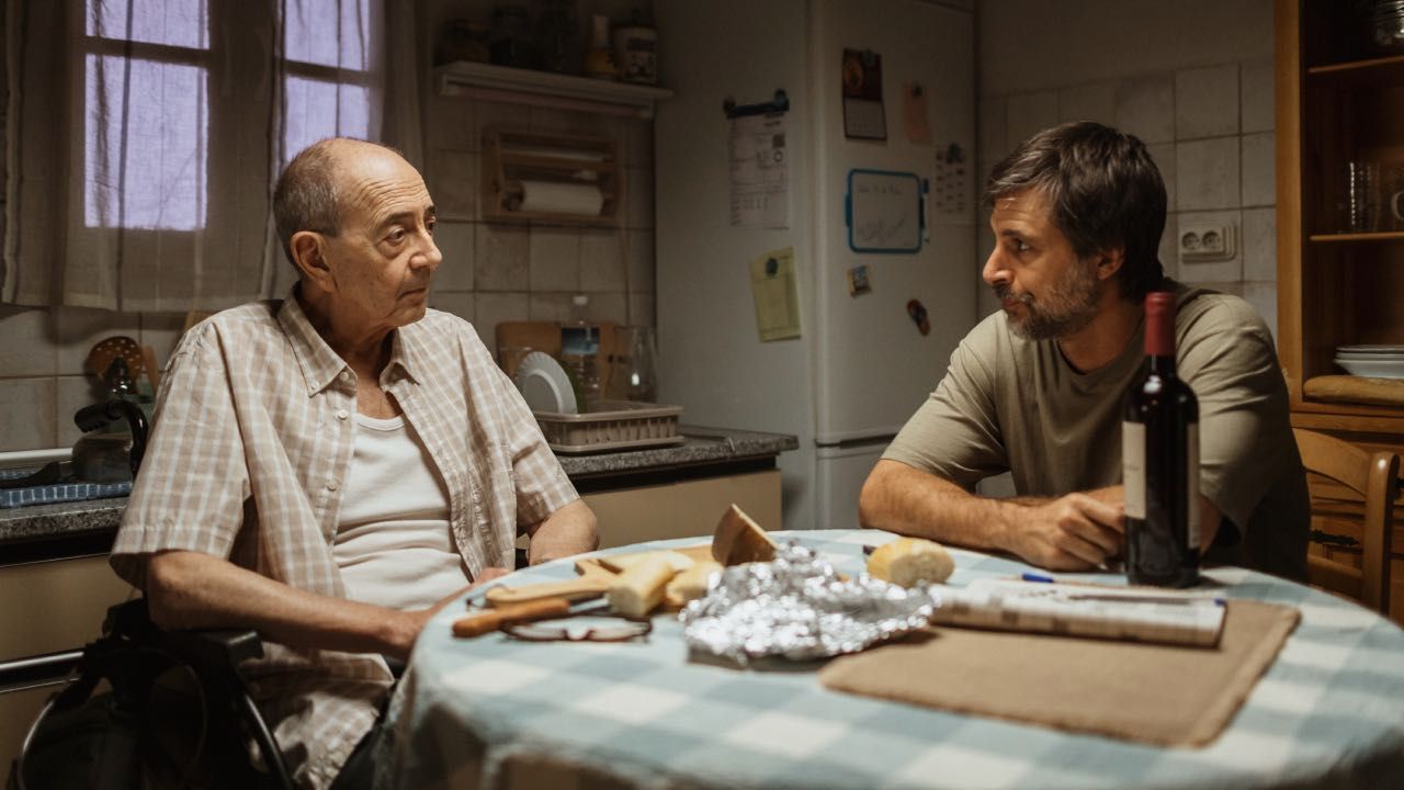 Miguel Rellán como Felipe y Hugo Silva como Pablo en 'La buena suerte'