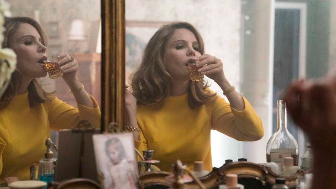 Una miniserie que te engancha fuertemente: sólo tiene 5 episodios y cuenta con uno de los mejores actores del lo que llevamos de siglo