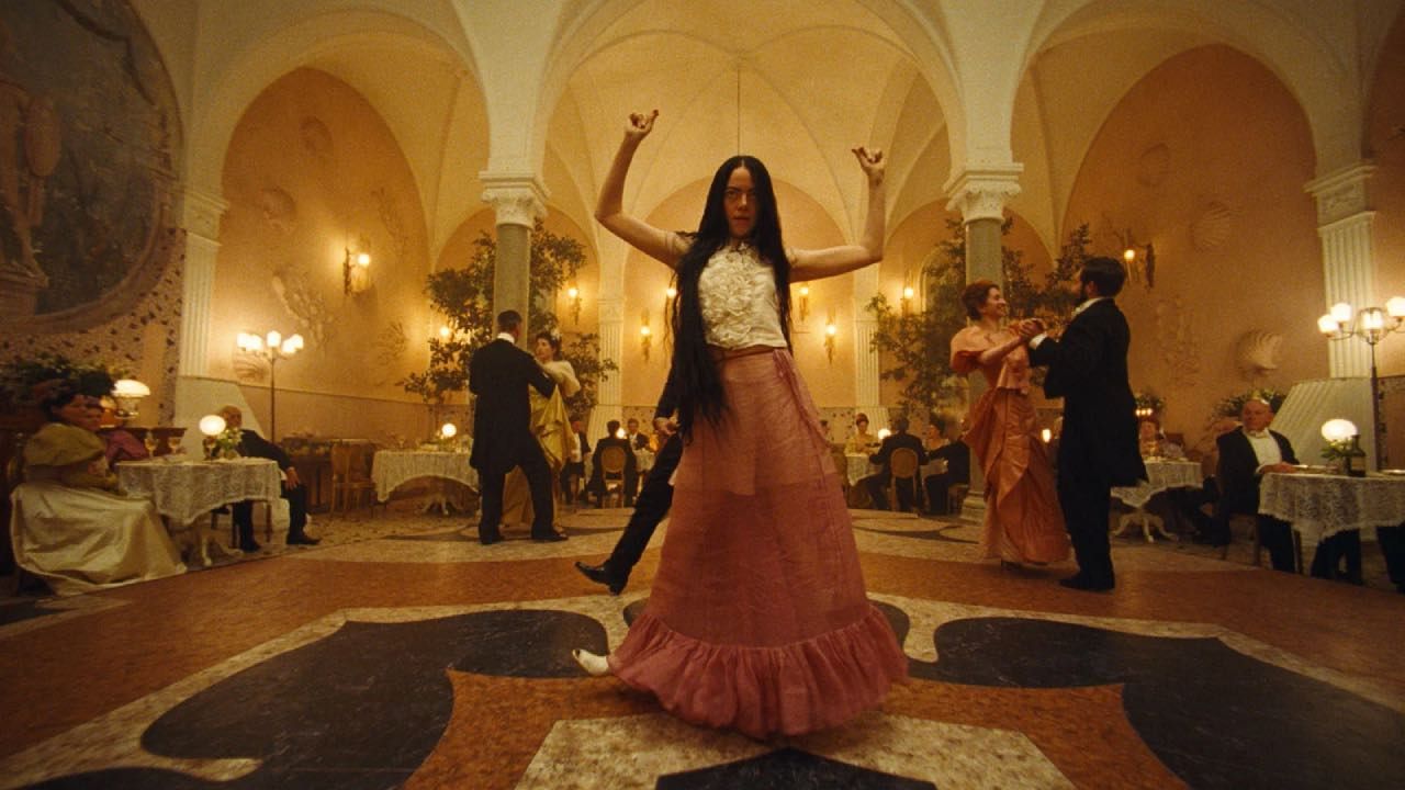 Emma Stone como Bella Baxter en 'Pobres criaturas'