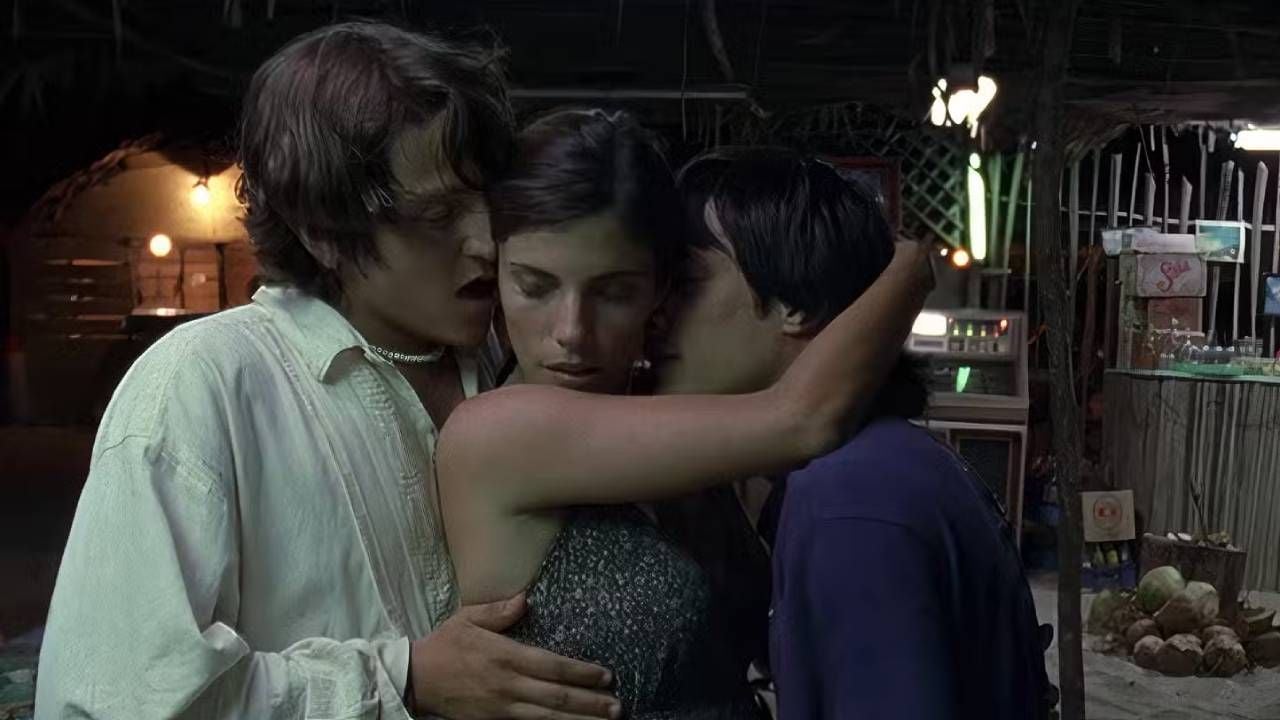 Diego Luna, Maribel Verdú y Gael García Bernal en 'Y tu mamá también'