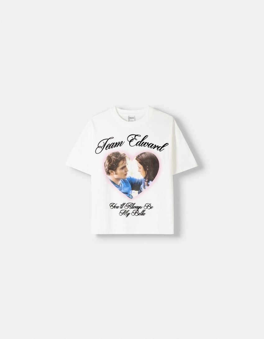 Camiseta con imagen de Bella y Edward y mensaje por 17,99 euros.