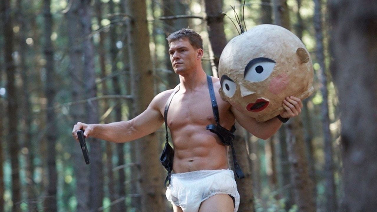 Alan Ritchson en Dark Web: Cicada 3301