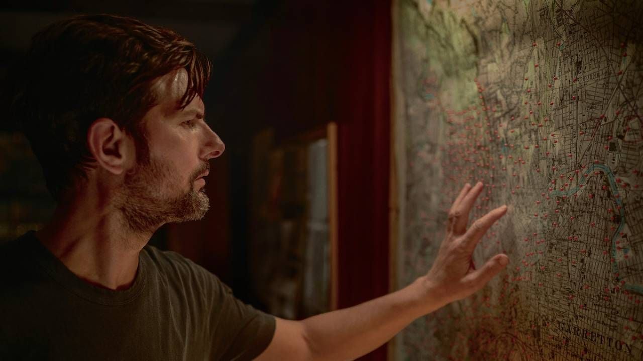 Adam Scott en 'The Whisper Man'