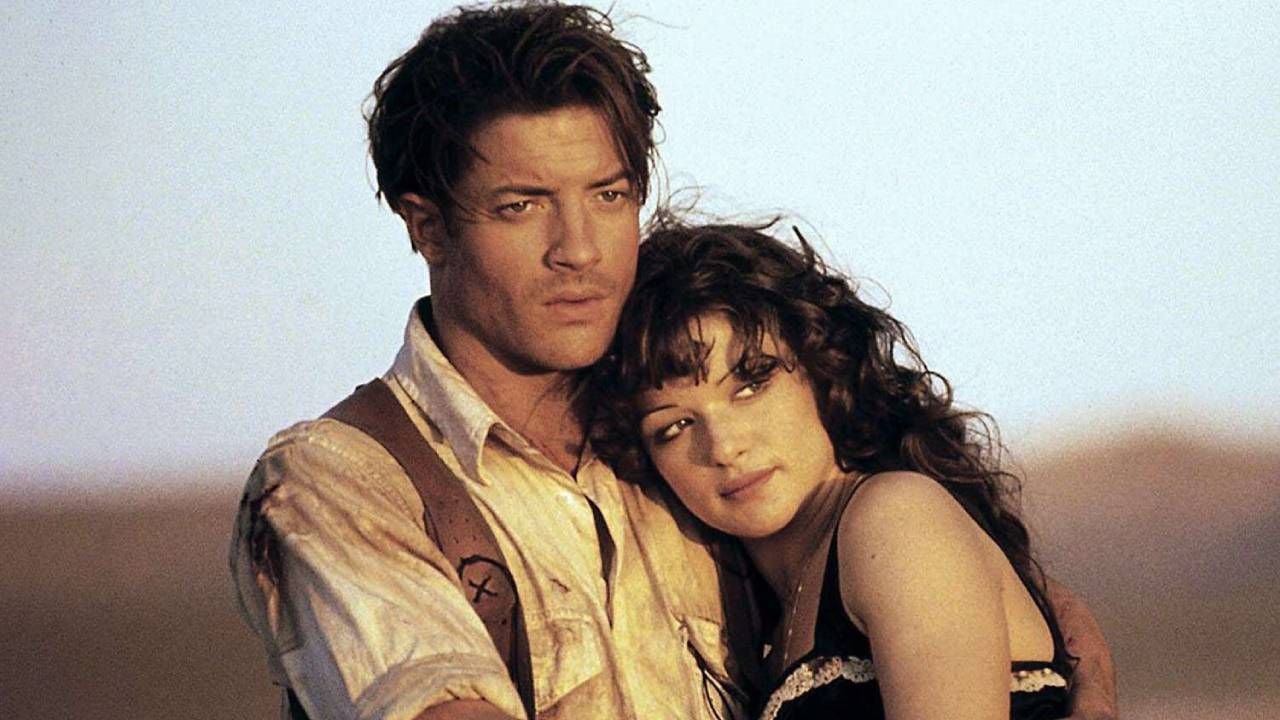 Brendan Fraser y Rachel Weisz como Rick O'Connell y Evelyn Carnahan en 'The Mummy (La momia)' 