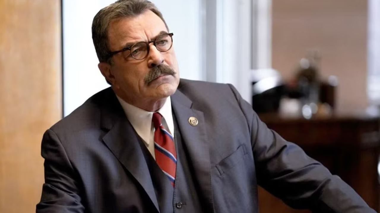 Ya no podrás dejar de verlo: Tom Selleck usa siempre el mismo truco en las escenas de cena en 'Blue Bloods'