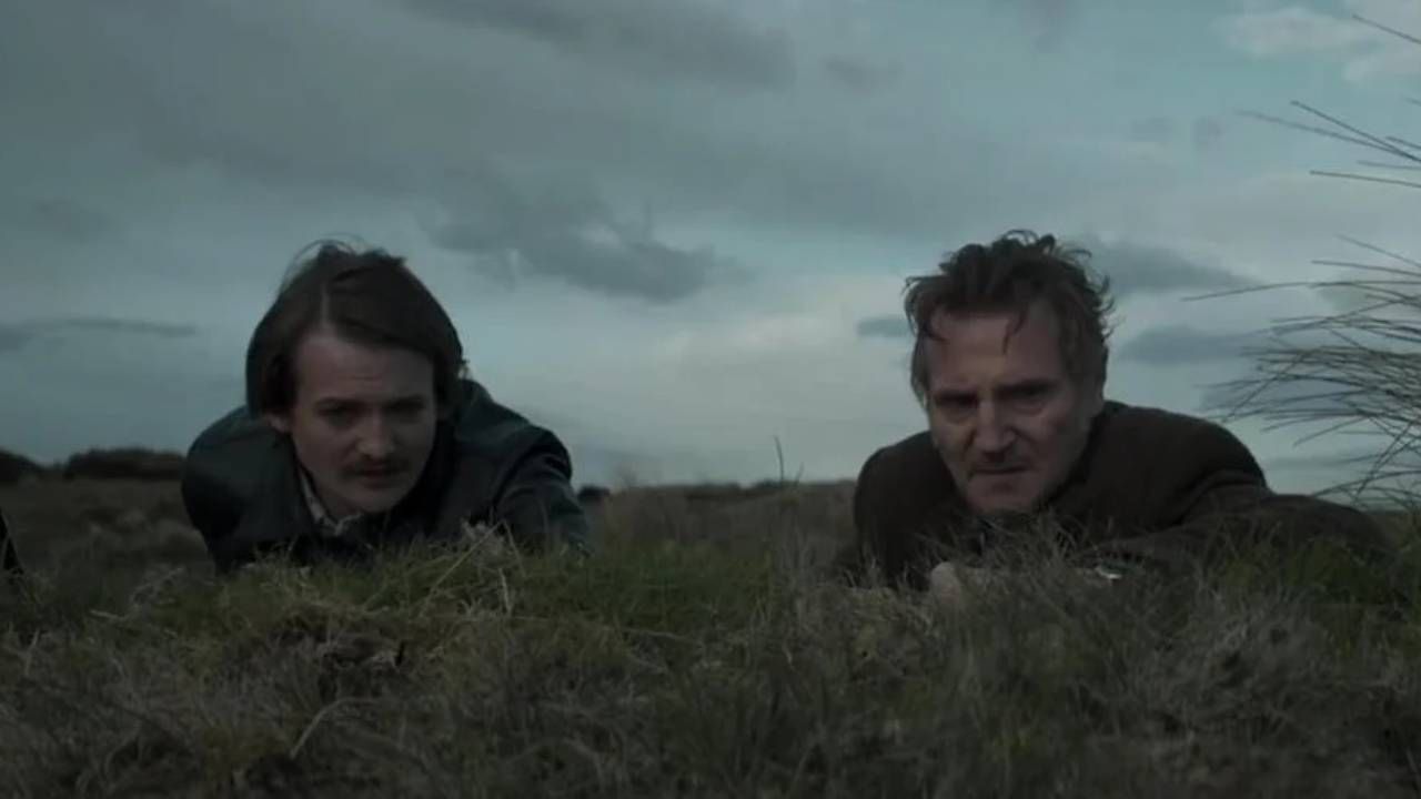 Jack Gleeson y Liam Neeson en 'En tierra de santos y pecadores'