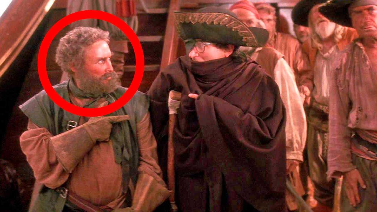 Solo aparece durante 47 segundos: prácticamente nadie pudo reconocer a esta superestrella en 'Hook'
