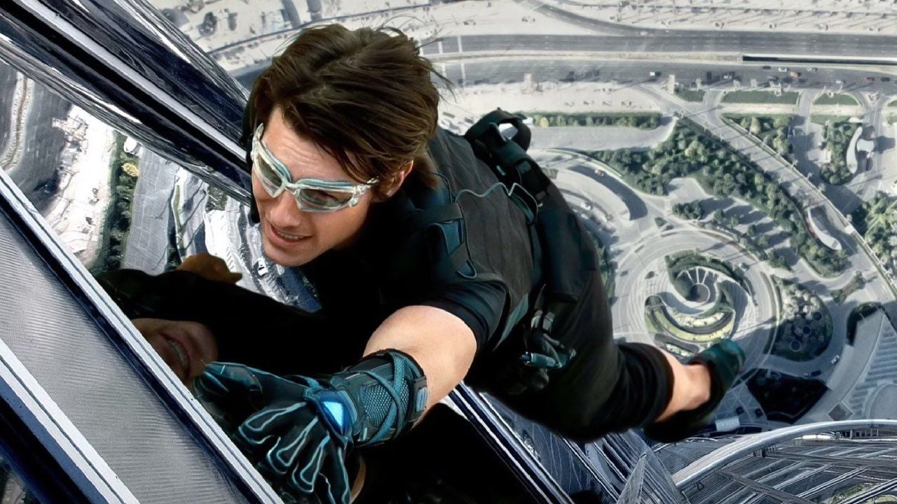 Tom Cruise en lo alto del Burj Khalifa en 'Misión Imposible: Protocolo fantasma'