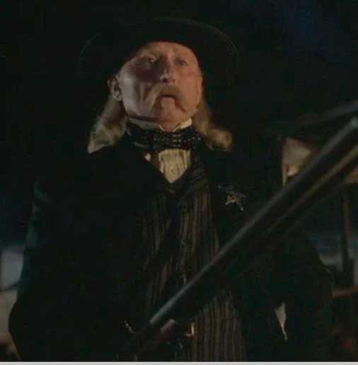 James Tolkan en 'Regreso al futuro II'