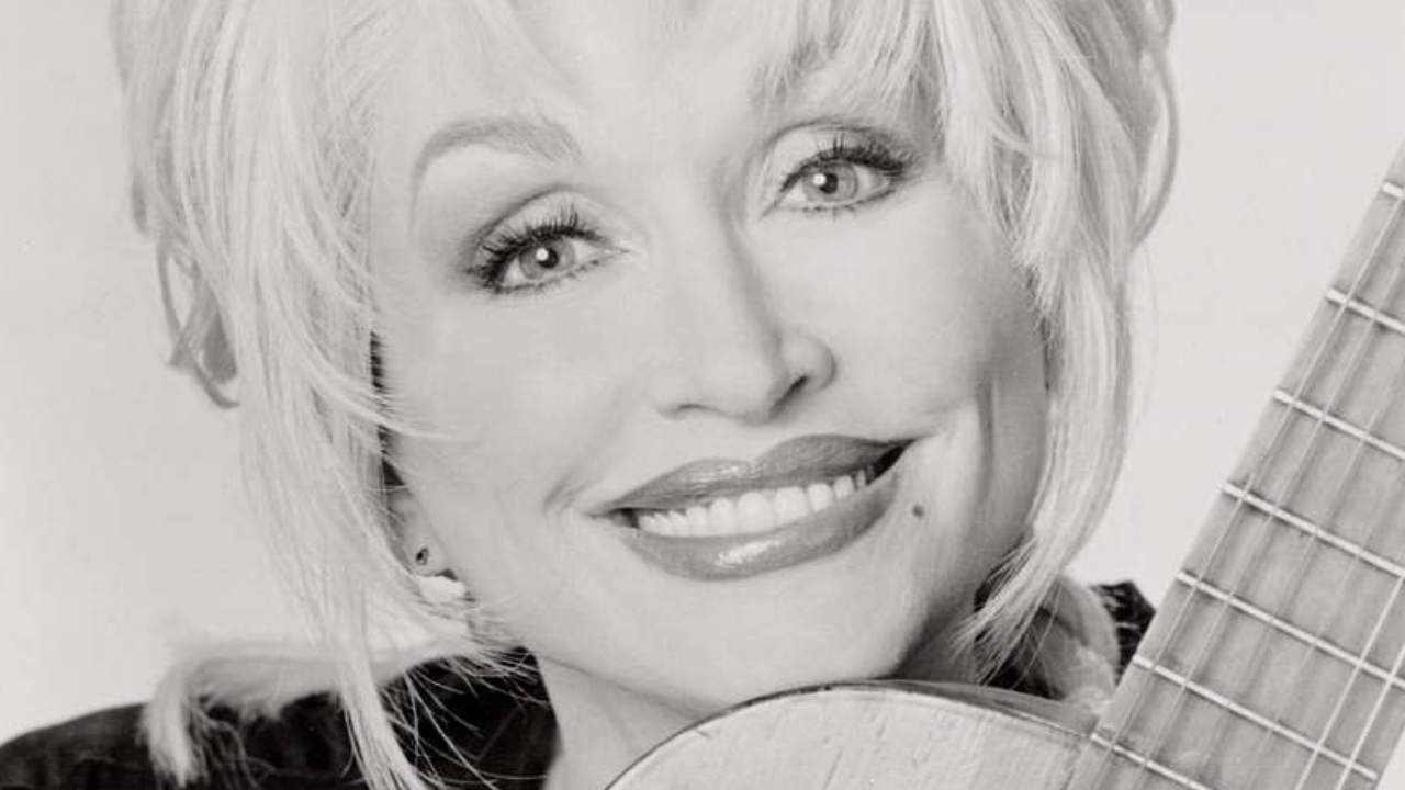 Dolly Parton (†80). "Prefiero desgastarme que oxidarme, porque creo que mucha gente, cuando se retira, empieza a oxidarse..."
