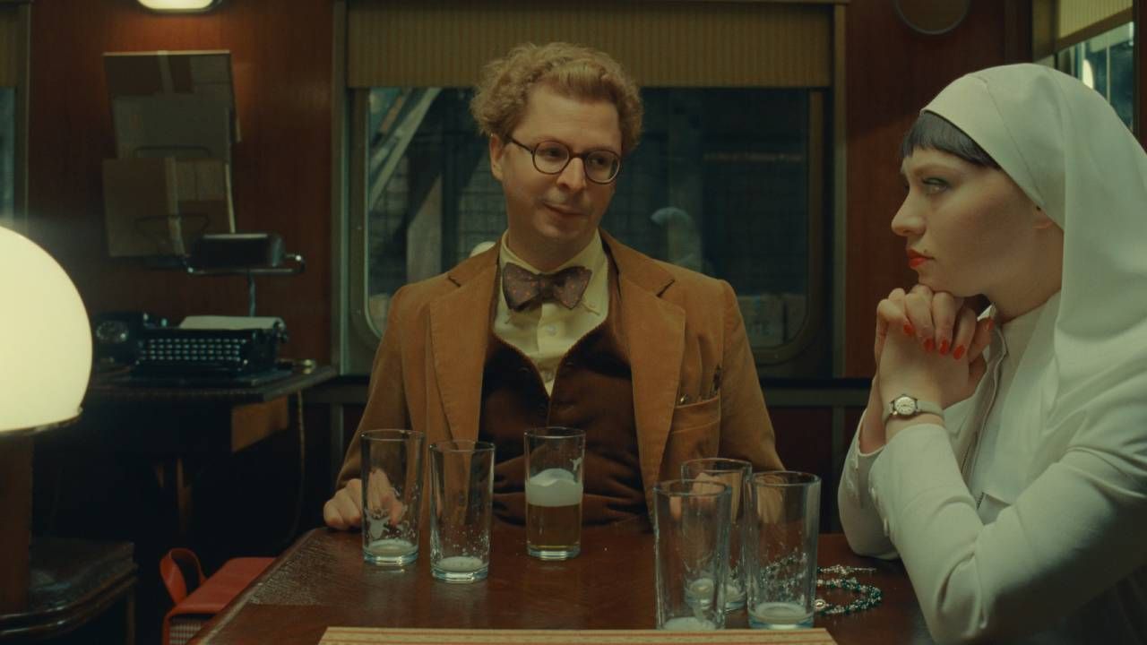 Michael Cera y Mia Threapleton en 'La trama fenicia'