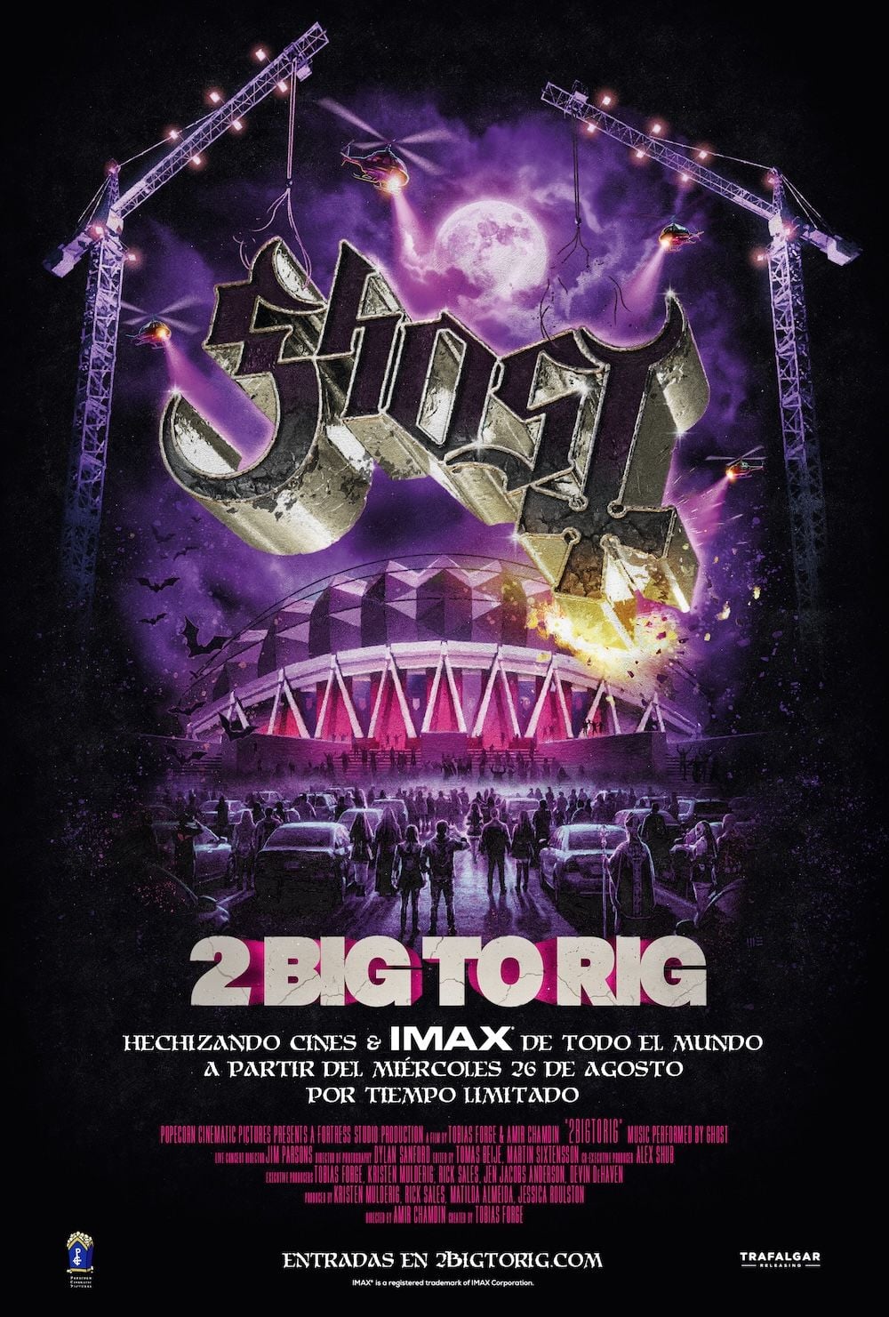 Fotograma de Ghost: 2 Big To Rig mostrando a la banda en el escenario con efectos visuales góticos y público en primer plano