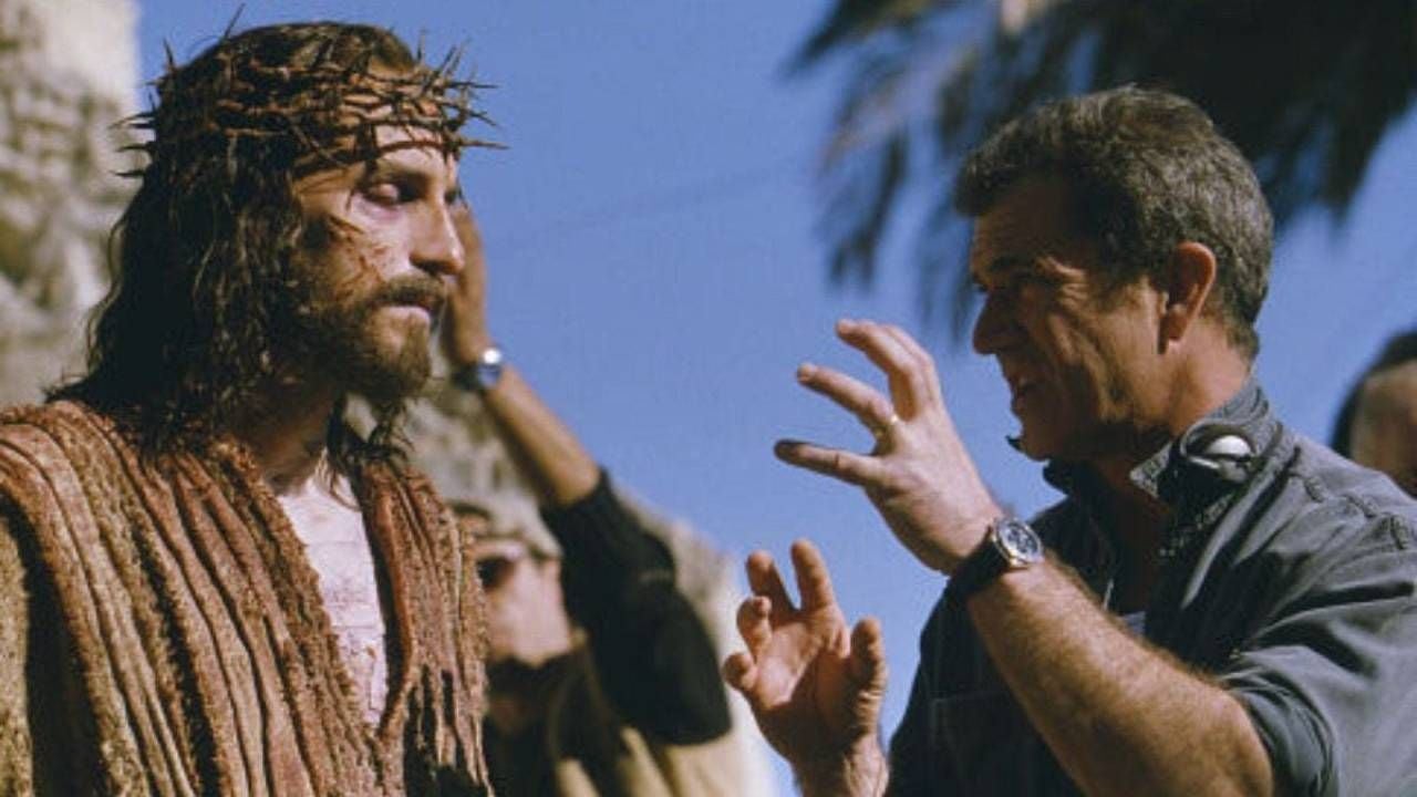 Jim Caviezel y Mel Gibson en el rodaje de 'La pasión de Cristo'