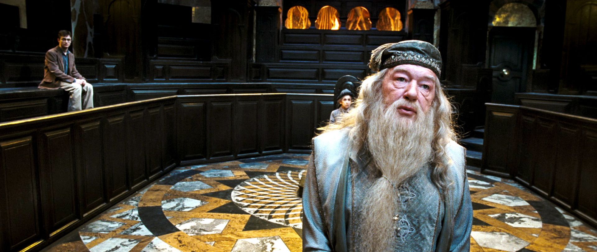 Michael Gambon interpretando a Albus Dumbledore en una escena de Harry Potter y la Orden del Fenix.