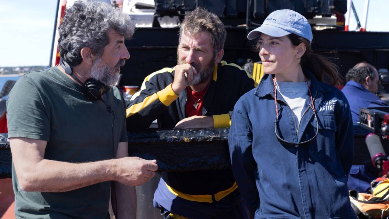 Alberto Rodríguez junto a Antonio de la Torre y Bárbara Lennie en 'Los Tigres'