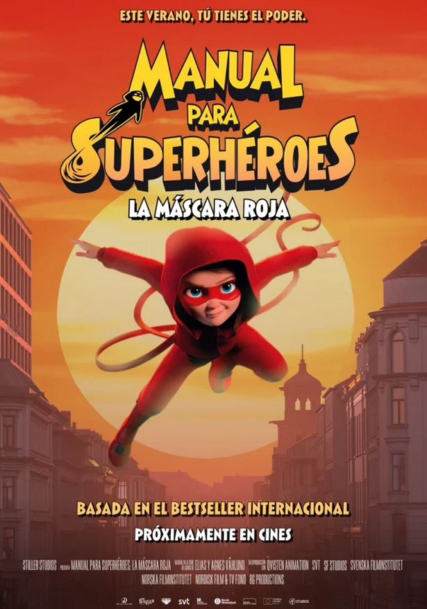 Lisa como la superheroína Máscara Roja con su disfraz rojo, destacando contra un fondo oscuro y misterioso